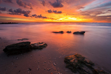 Obraz premium Tropical sunset on the beach. Thailand