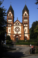 Fototapeta na wymiar Lutwinuskirche w Mettlach