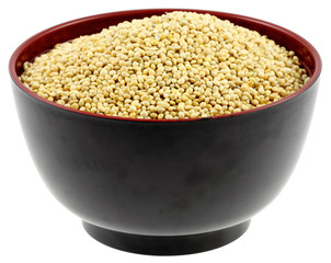 bol de graines de millet, fond blanc