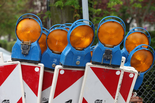 signalleuchten auf einer baustelle