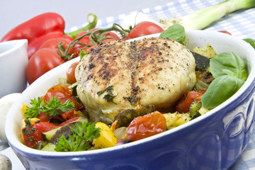 Hähnchenbrust auf Gemüse