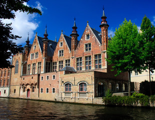 Fototapeta na wymiar Dom kanał w Brugia, Belgia