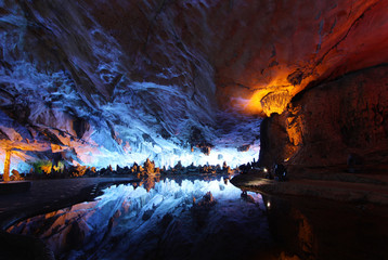 flûte de roseau grotte crystal palace guilin guangxi chine