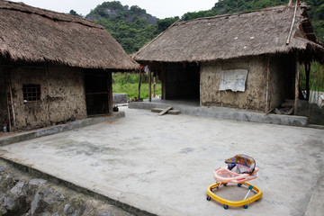 Gehfrei for Lehmhütten in Vietnam