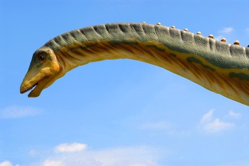Dinosaur diplodok (diplodocus) on the blue sky background - obrazy, fototapety, plakaty