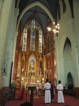 Interior de la catedral de Hanoi en Vietnam
