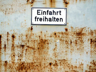 Einfahrt frei halten