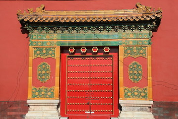 Fototapeta na wymiar oriental red gate inside Beijing Forbidden City, China