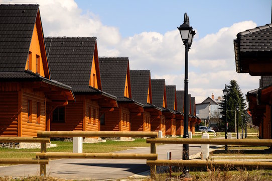 Neue Stra&szlig;e von Holzh&auml;usern