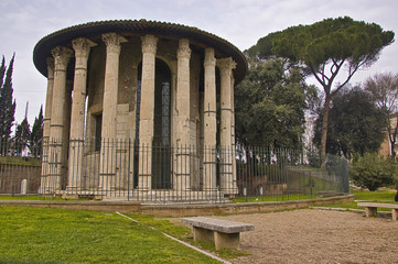Fototapeta na wymiar temple of Forum Boarium, Rome