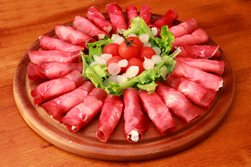 involtini di bresaola con insalatina
