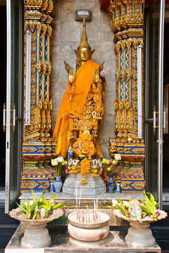The chapel with an image of Buddha