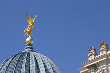 Engel über Dresden