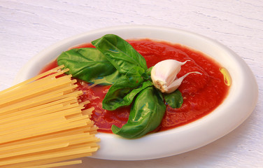 pomodoro fresco e spaghetti