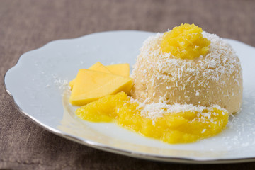 Grießpudding mit Mango