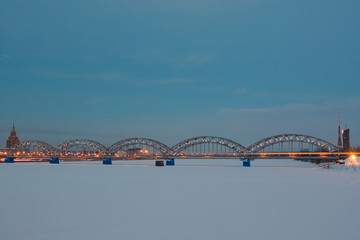Obraz premium Railway bridge at night