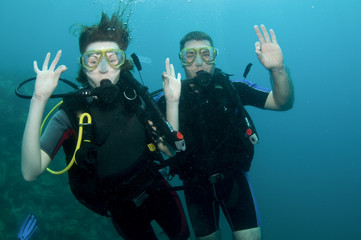 couple scuba diving