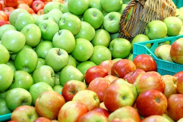 Green and red apples in market