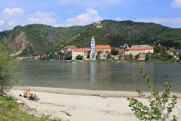 Fototapeta na wymiar Donaustrand in der Wachau