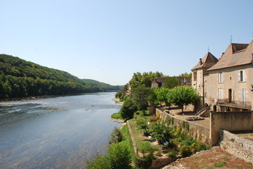 Fototapeta na wymiar Bord de la Dordogne