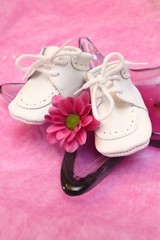 Petites chaussures blanches