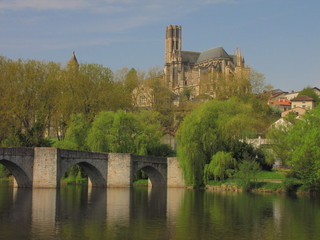Naklejka premium Pont et Cathédrale Saint Etienne, Limoges, Limousin