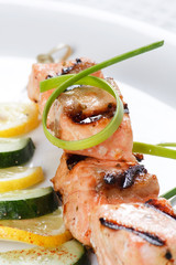 grilled salmon with lemon