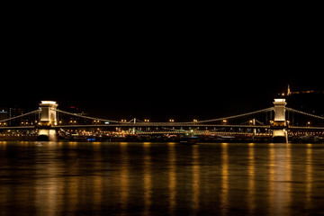Fototapeta na wymiar chain bridge in budapest at night