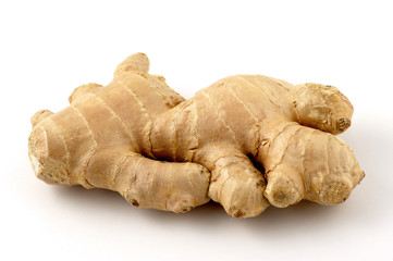 gingembre sur fond blanc