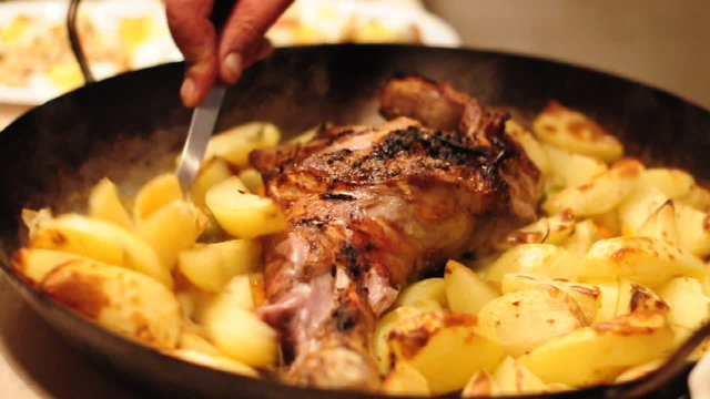 cuire le repas patates viande