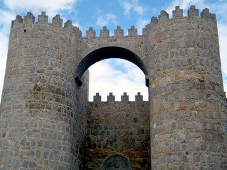puerta del alcazar muralla de avila