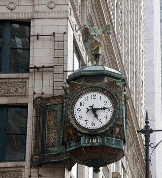 Reloj en edificio de Chicago