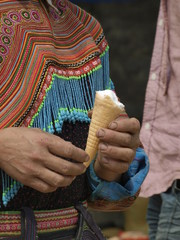 Detalle del vestido de etnia en Vietnam