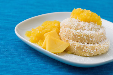 Grießpudding mit Mango