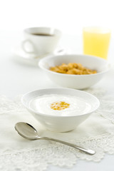 Obraz na płótnie Canvas Śniadanie jogurt