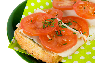 Bread roll with chicken and tomatoes