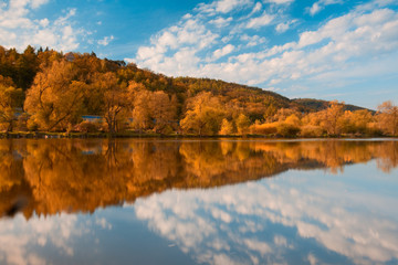 Fototapeta na wymiar Autumn landscape of river