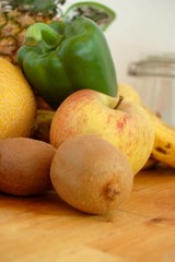 Paprika, Apfel, Kiwi und anderes Obst
