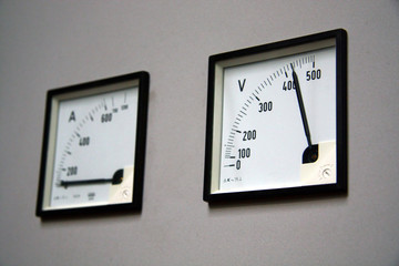 Voltmeter and ampermeter