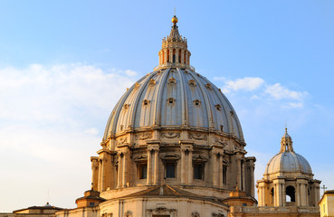 Le dôme de la basilique saint pierre de rome © Pat on stock