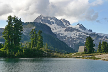 Fototapeta na wymiar Elfin lake summer hiking view.