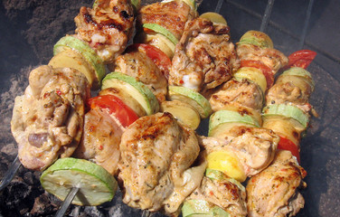 Juicy chicken skewers with vegetables