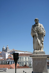 Fototapeta na wymiar Statue et église, Lisboa