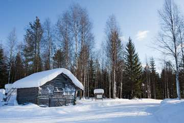 Fototapeta na wymiar Small wooden house in winter.