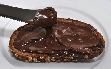 Brot mit Nuss-Nougat-Creme Haselnusscreme