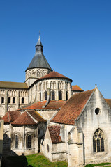 Fototapeta premium Eglise prieurale Notre-Dame La Charité-sur-Loire (58)