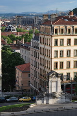 Fototapeta na wymiar Katedra Saint Jean do czerwonego krzyża w Lyonie