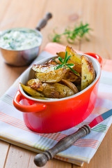 Ofenkartoffeln mit grüner Sause