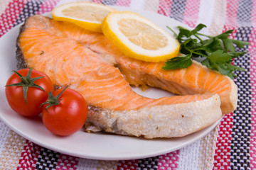 Grilled salmon with lemon
