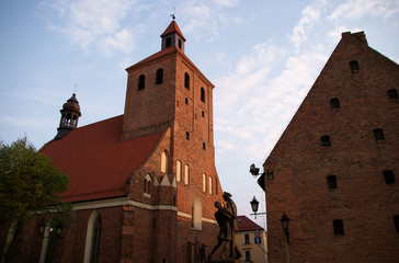 gotyckie budowle i pomnik